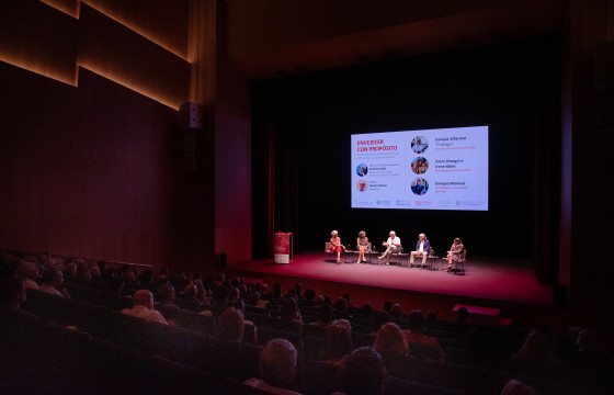 Encuentro “Envejecer con propósito", una conversación moderada por Javier Solano en la que participaron Enrique Villarreal "El Drogas", Alicia Otaegui, Irene Aldabe y Enrique Martín Monreal.