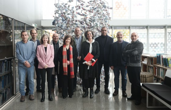 La consejera Gómez con representantes de las entidades que forman la Asociación Navarra para la Investigación del Cáñamo.