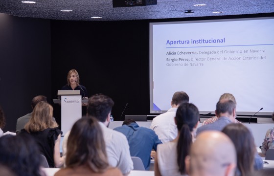 Apertura institucional a cargo de Alicia Echeverría, delegada del Gobierno en Navarra.