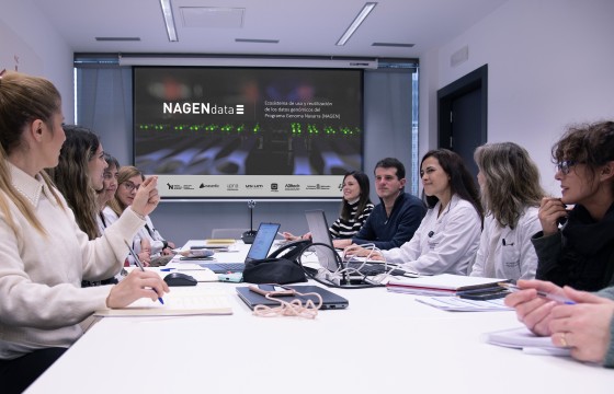 Virginia García interviene en la reunión de consorcio. 
