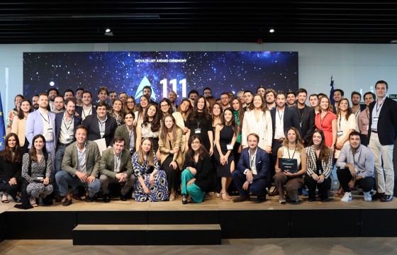 Foto de familia con las 111 personas galardonadas. 