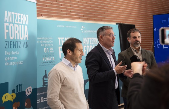 Declaraciones del consejero García, del alcalde de Peralta, Juan Carlos Castillo, y del director de Navarrabiomed, Javier Gómez-Arrue.